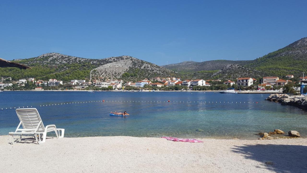 Apartments By The Sea Seget Vranjica, Trogir - 13771 ภายนอก รูปภาพ