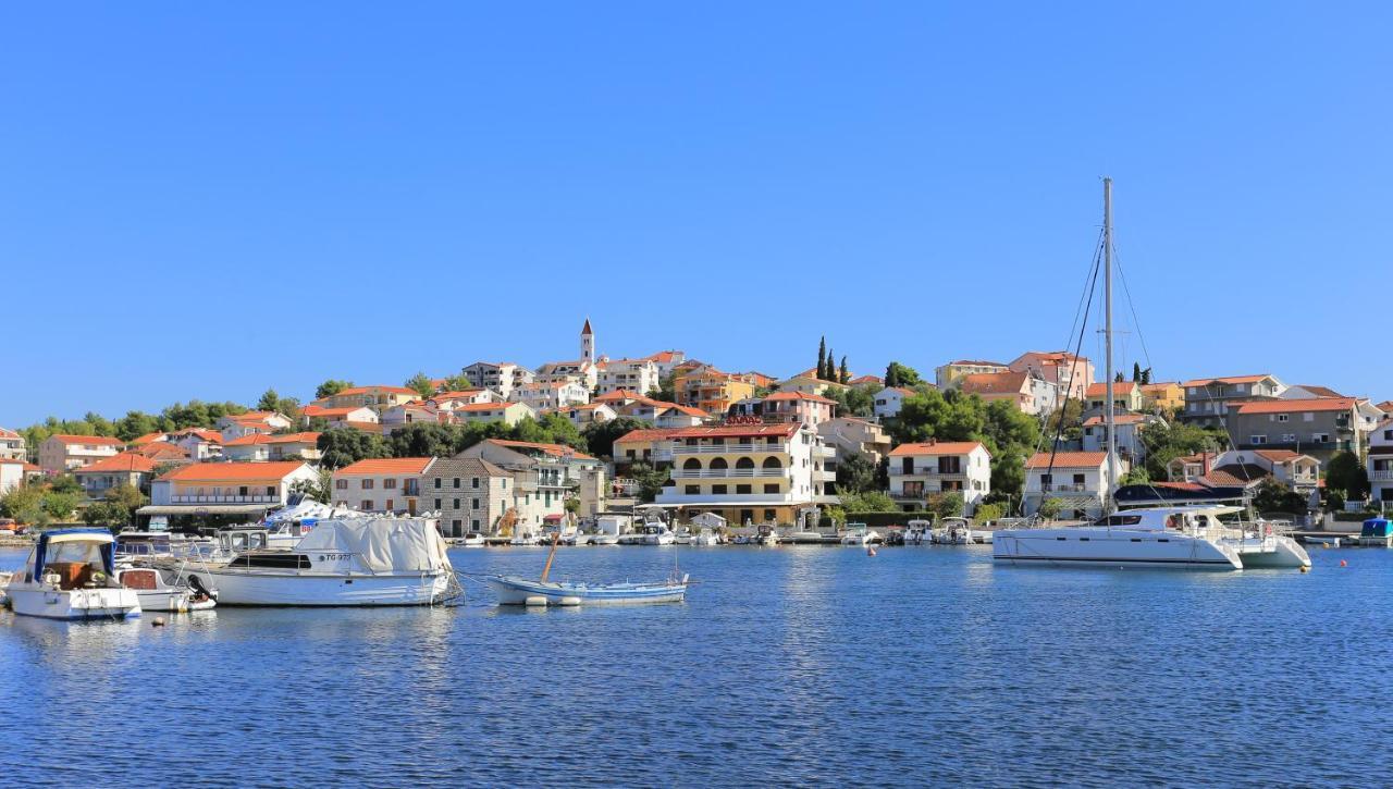 Apartments By The Sea Seget Vranjica, Trogir - 13771 ภายนอก รูปภาพ