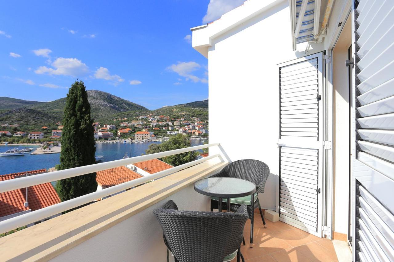 Apartments By The Sea Seget Vranjica, Trogir - 13771 ภายนอก รูปภาพ
