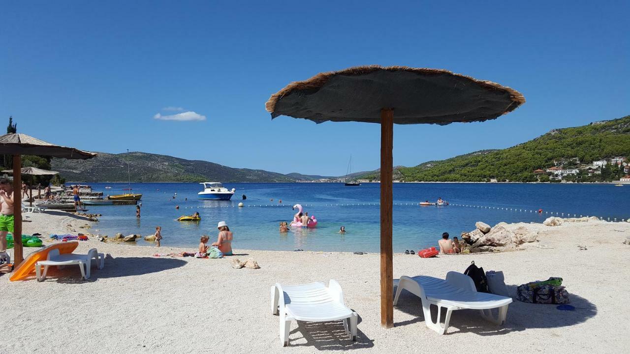 Apartments By The Sea Seget Vranjica, Trogir - 13771 ภายนอก รูปภาพ